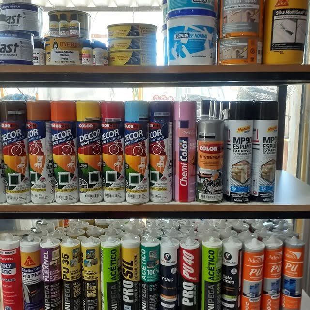 Tintas spray e acessórios para pintura e acabamento em obras